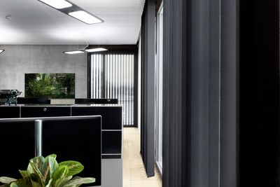 Sistemas de bandas verticales, SG 2960, Colorama 2, Office, Bern, Switzerland