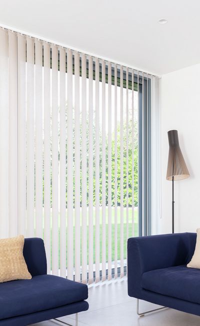 Sistemas de bandas verticales, SG 2910, Multi Visio, Gerrards Cross, London, United Kingdom