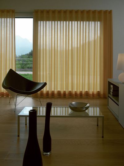 Sistemas de rieles de cortinas de accionamiento manual, Colorama 1, Room shot