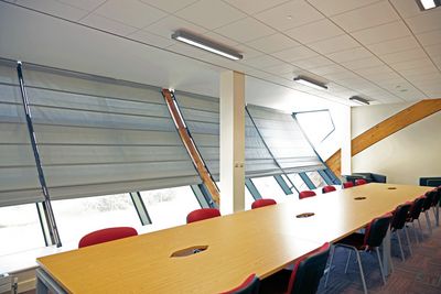 Systèmes Skylight, SG 2195, Multiscreen 1-10%, Room shot "Durham Gateway", Durham, United Kingdom