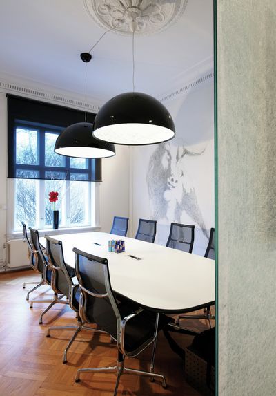 Sistemas de enrollables, Multiscreen 1-10%, Room shot "Red Bull Office", Oslo, Norway